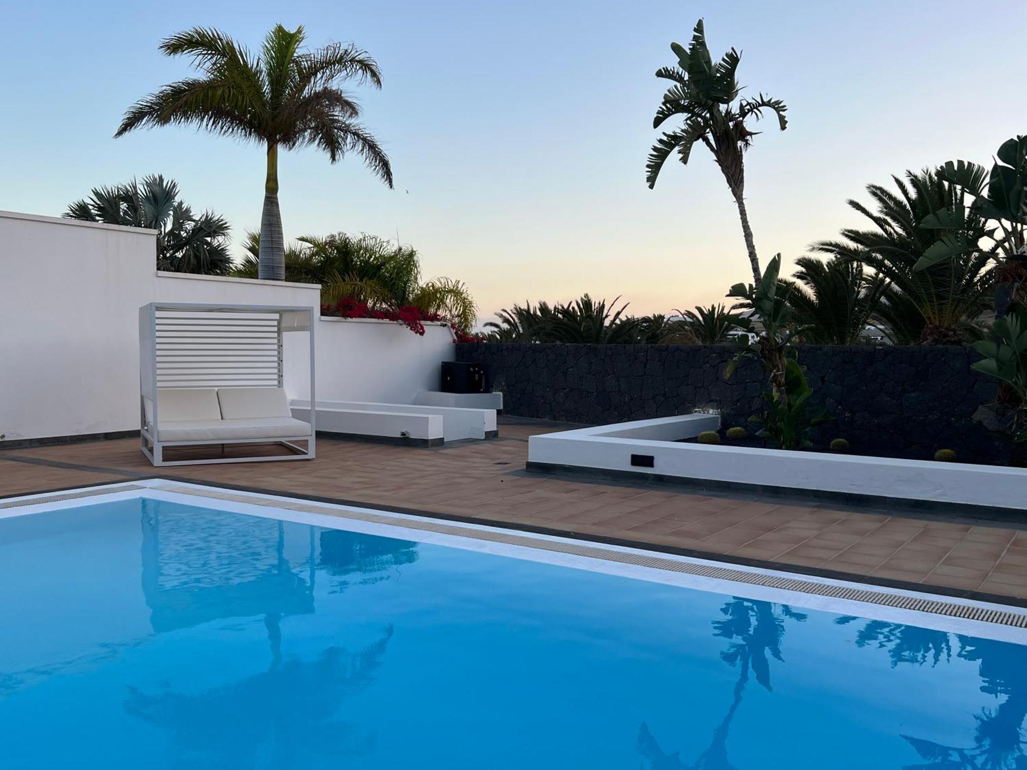 Villa Dedalos - A Luxury Large Villa With A Heated Pool In Puerto Calero Ngoại thất bức ảnh