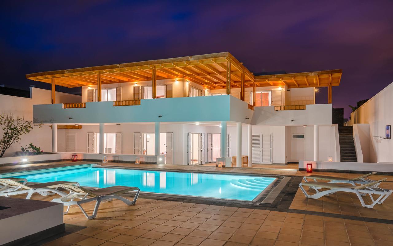 Villa Dedalos - A Luxury Large Villa With A Heated Pool In Puerto Calero Ngoại thất bức ảnh