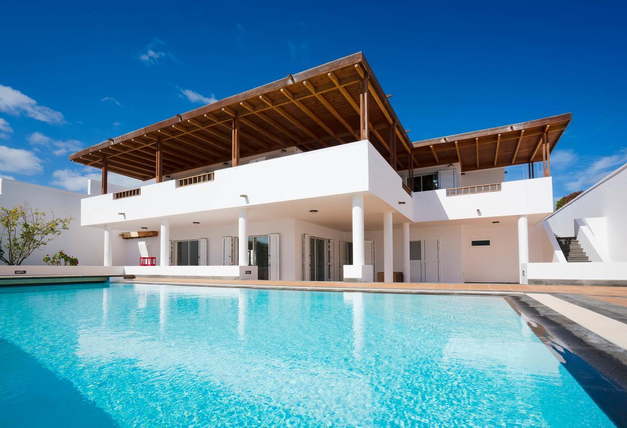 Villa Dedalos - A Luxury Large Villa With A Heated Pool In Puerto Calero Ngoại thất bức ảnh