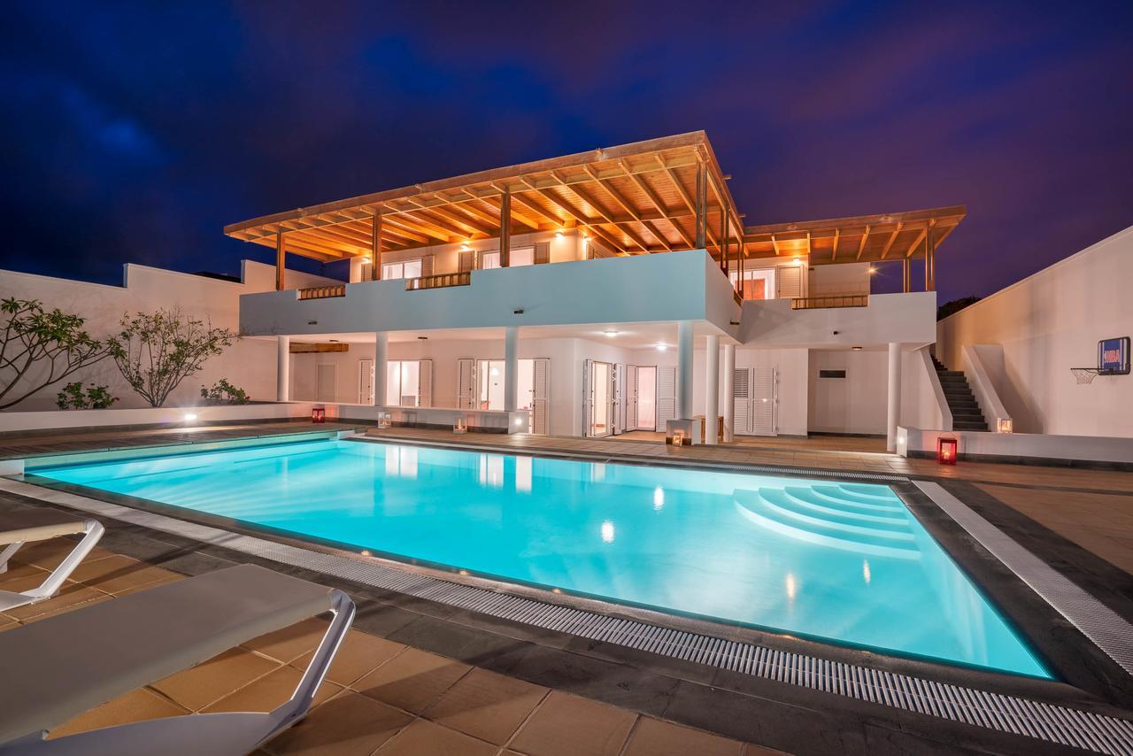 Villa Dedalos - A Luxury Large Villa With A Heated Pool In Puerto Calero Ngoại thất bức ảnh